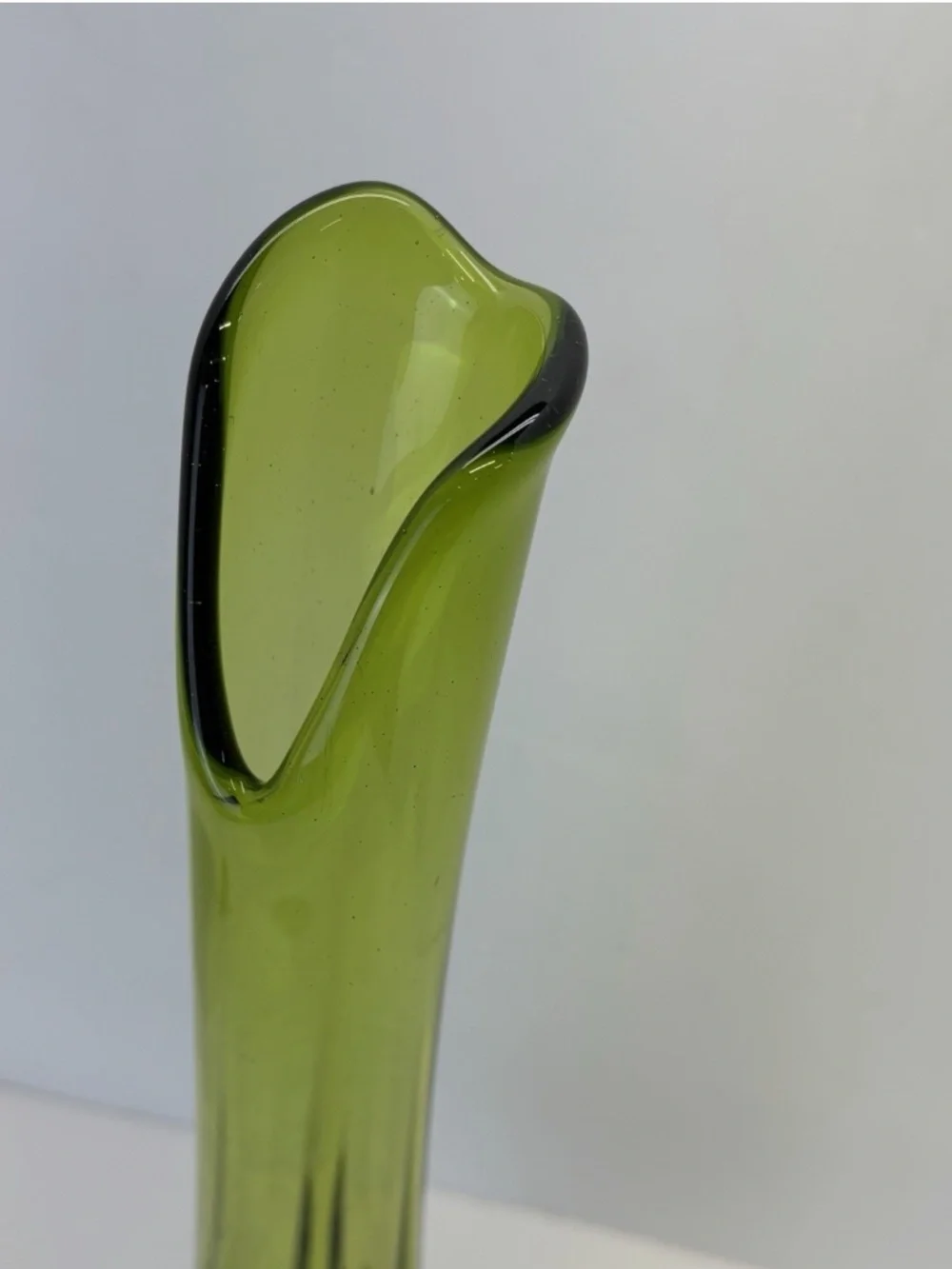 Vintage 19” Avocado Green Swung Vase Footed Flower Base MCM Viking LE Smith